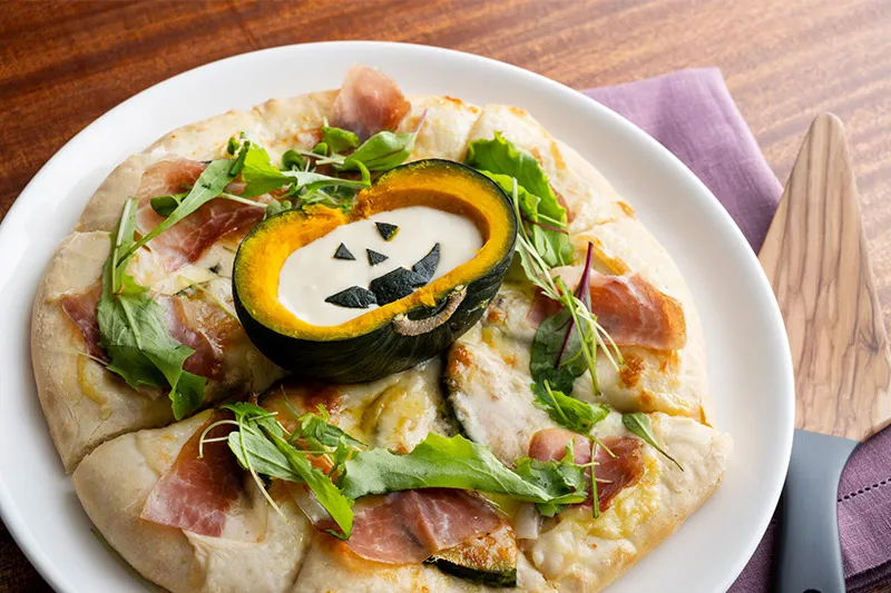 「Halloween Jack-o'-Lantern Pizza」